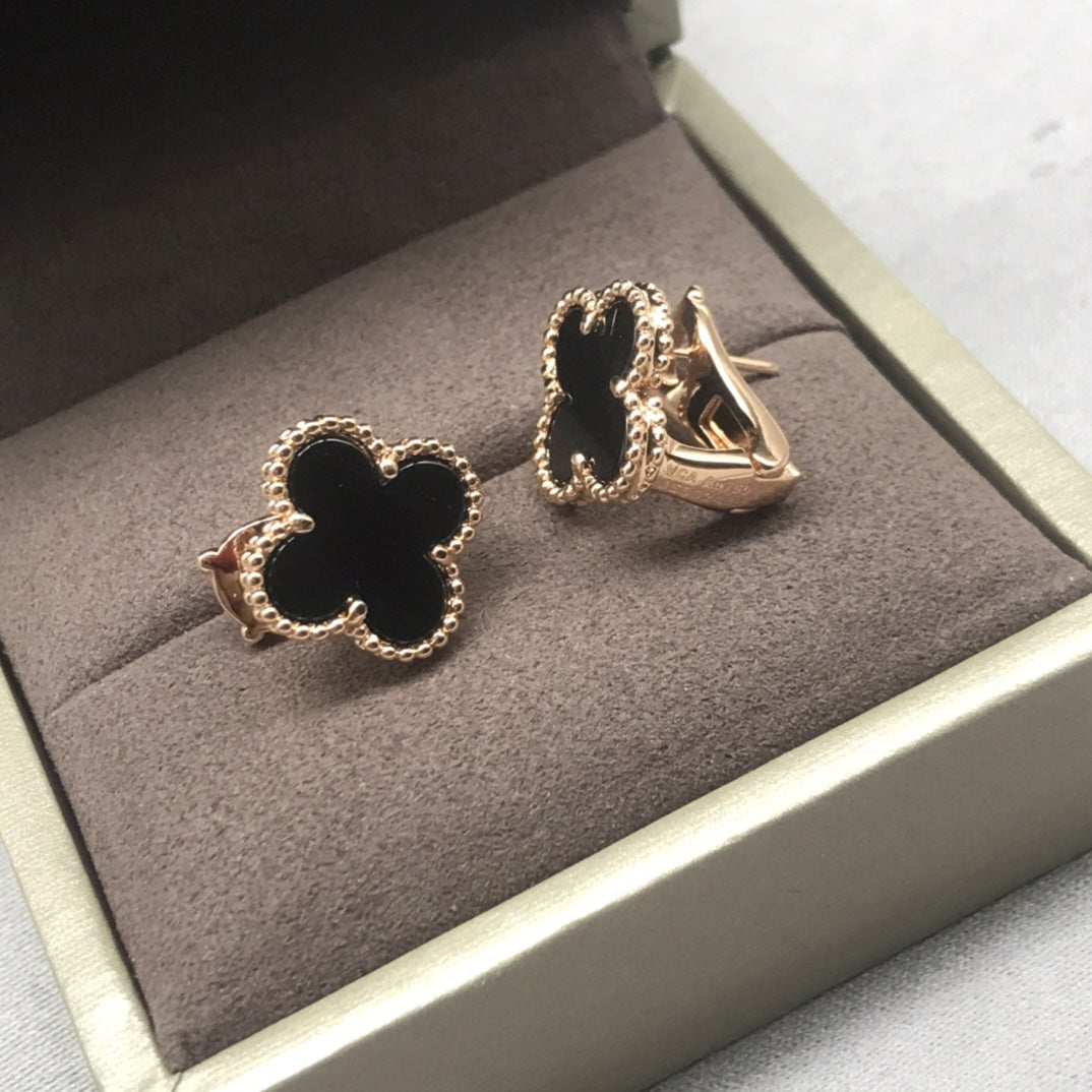 Pendientes de tuerca con forma de trébol dorado de Rosalee, con presión hacia atrás
