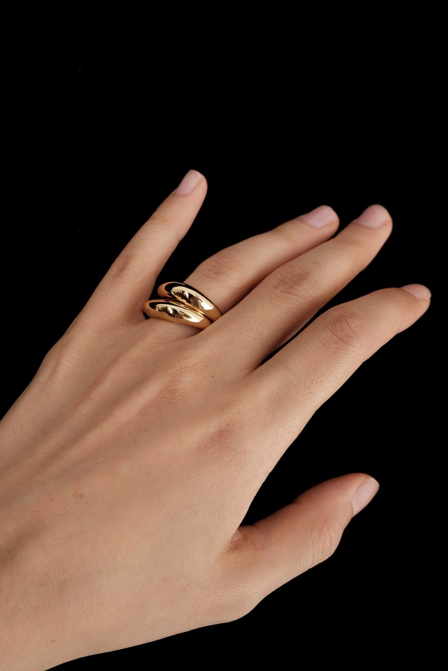Tilda Modern Curved Ring Gold