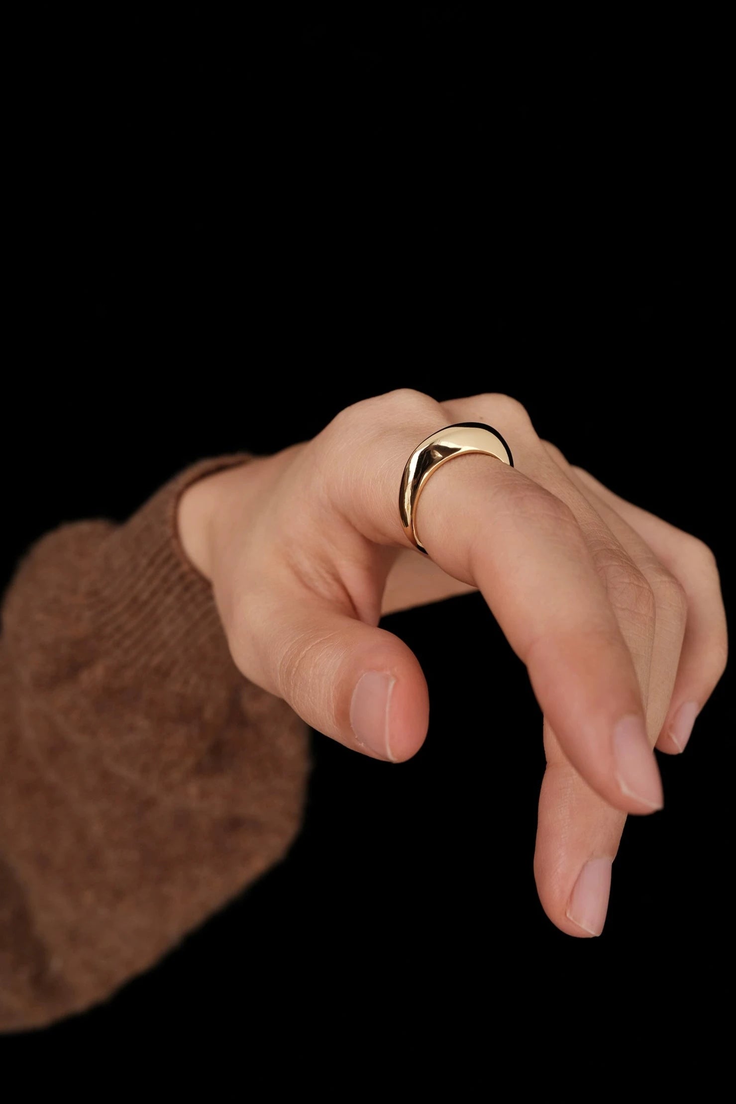 Tilda Modern Curved Ring Gold