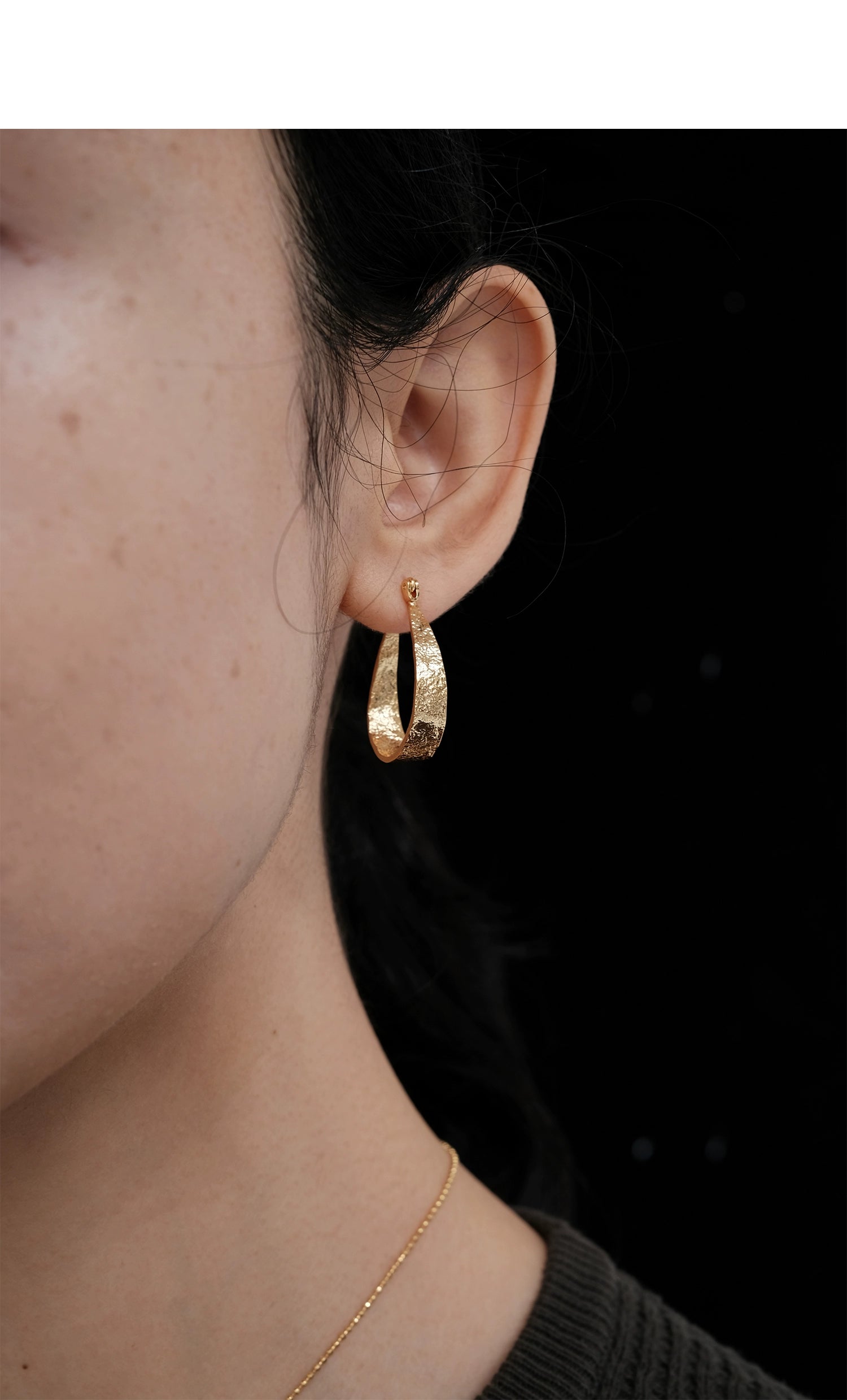 Aretes esculturales de malla