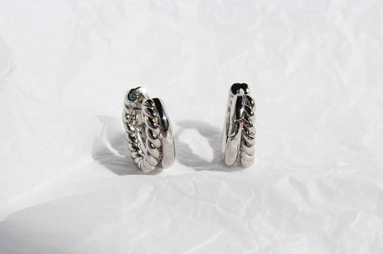 Pendientes de aro Duo Twisted &amp; Sleek en oro y plata