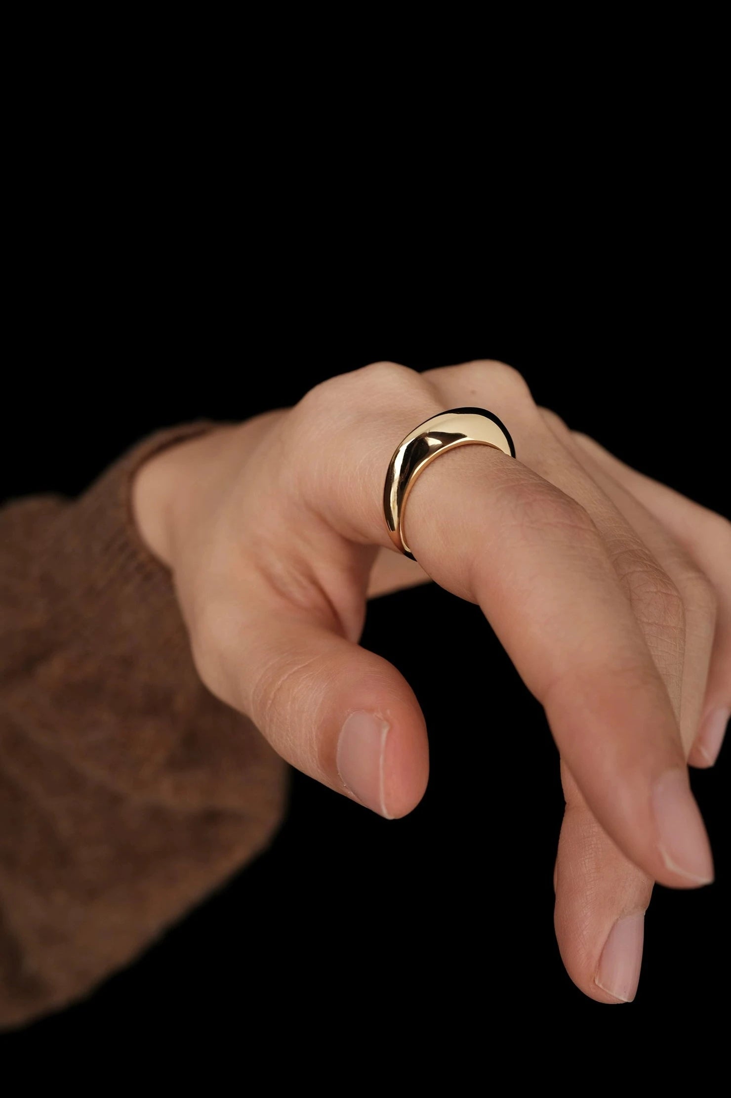 Tilda Modern Curved Ring Gold