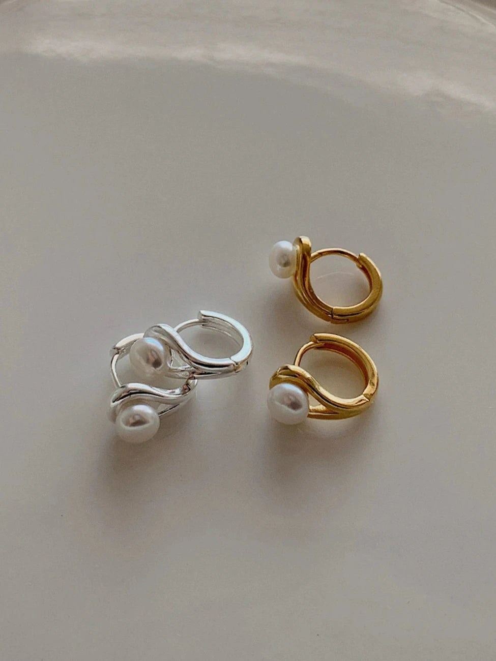 Aro Huggie Perla Sin Fin Oro/Plata