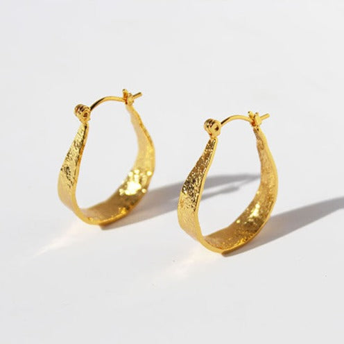 Aretes esculturales de malla