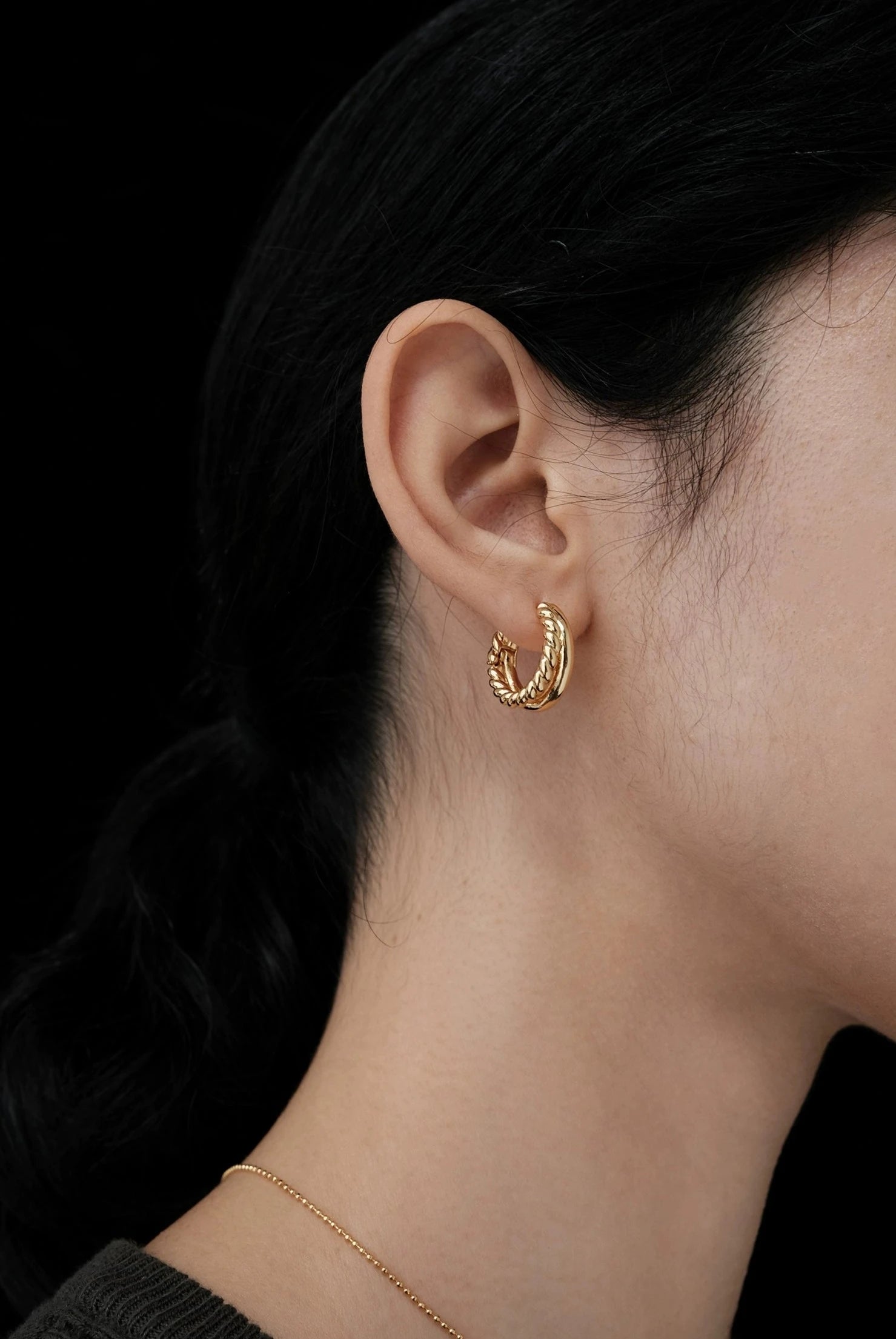 Pendientes de aro Duo Twisted &amp; Sleek en oro y plata