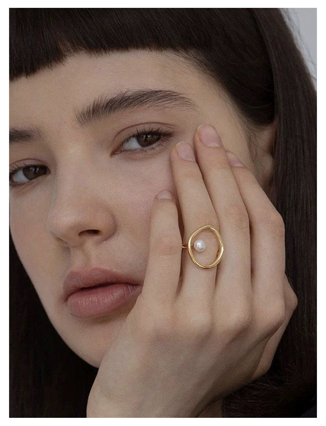 Contemporary Pearl Centro Ring Gold
