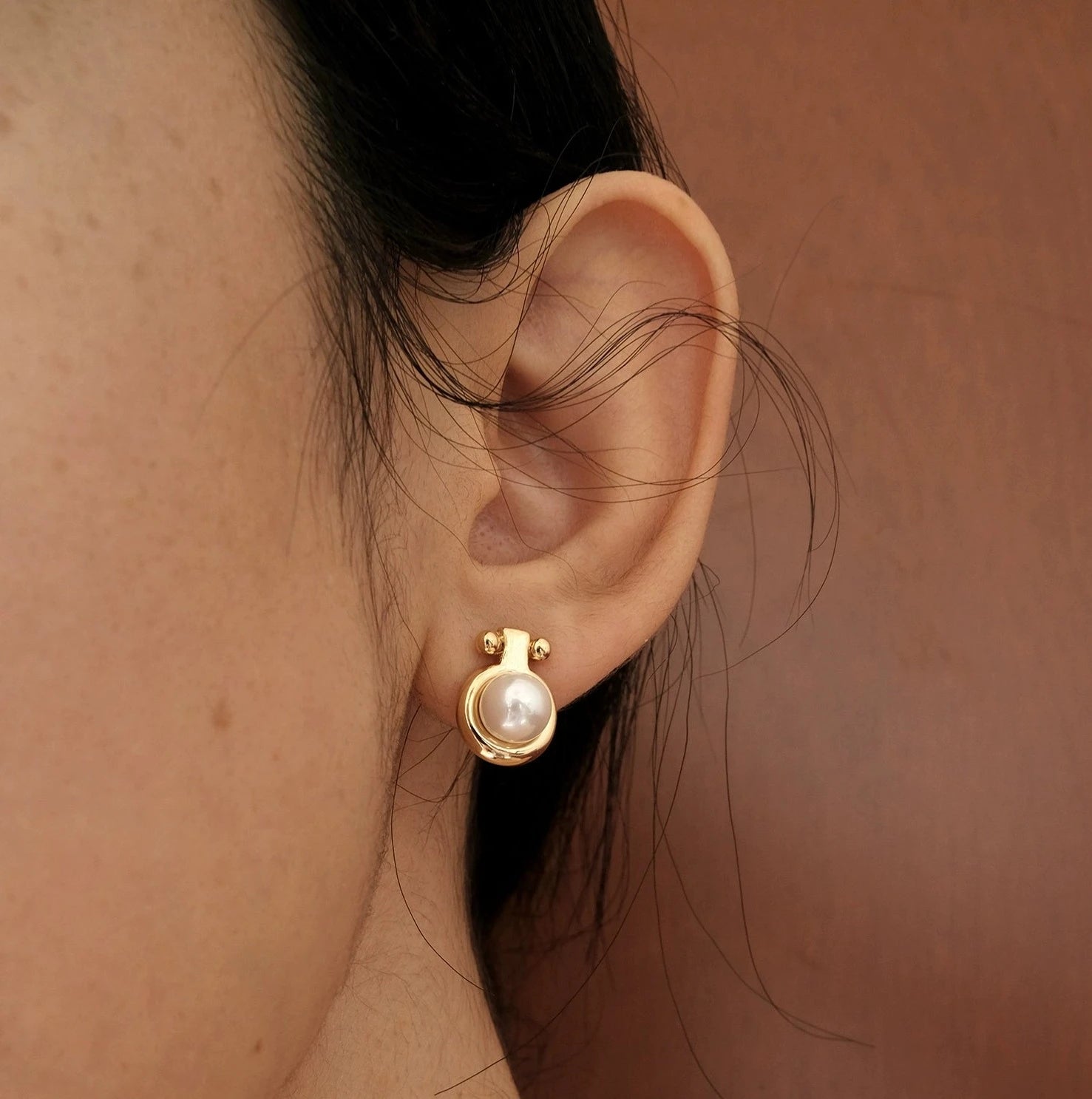 Florrie Vintage Pearl Stud Earrings Gold
