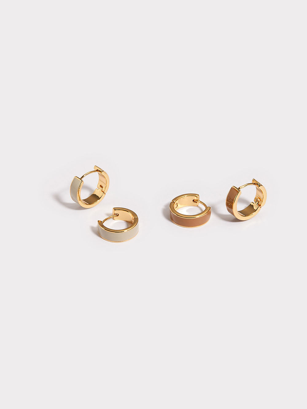 Aros de esmalte neutro dorado