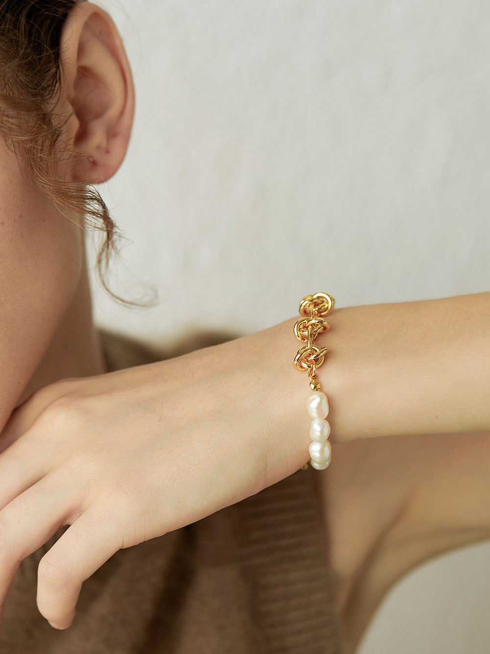 Knot-so-ordinary Baroque Pearl Bracelet