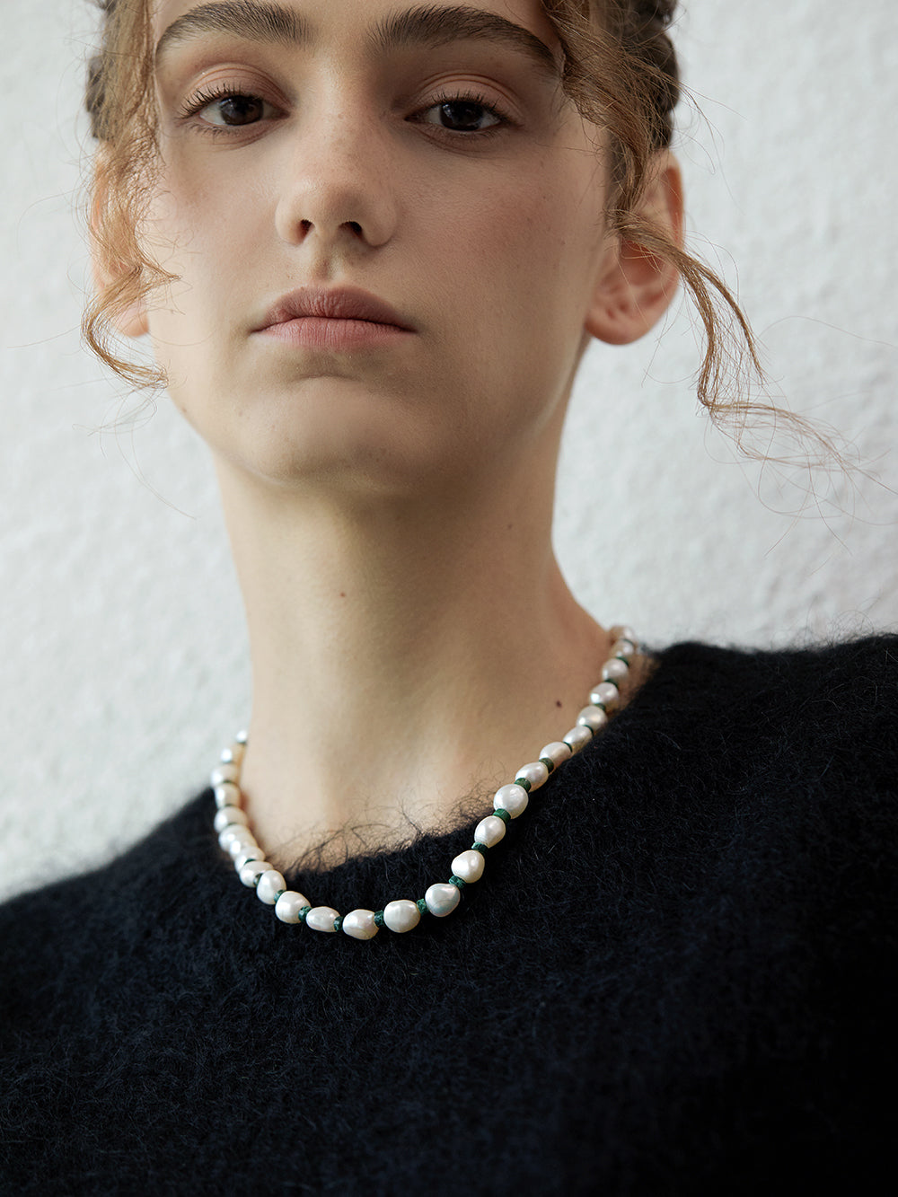 Collar Beatrice de perlas de agua dulce y turquesas