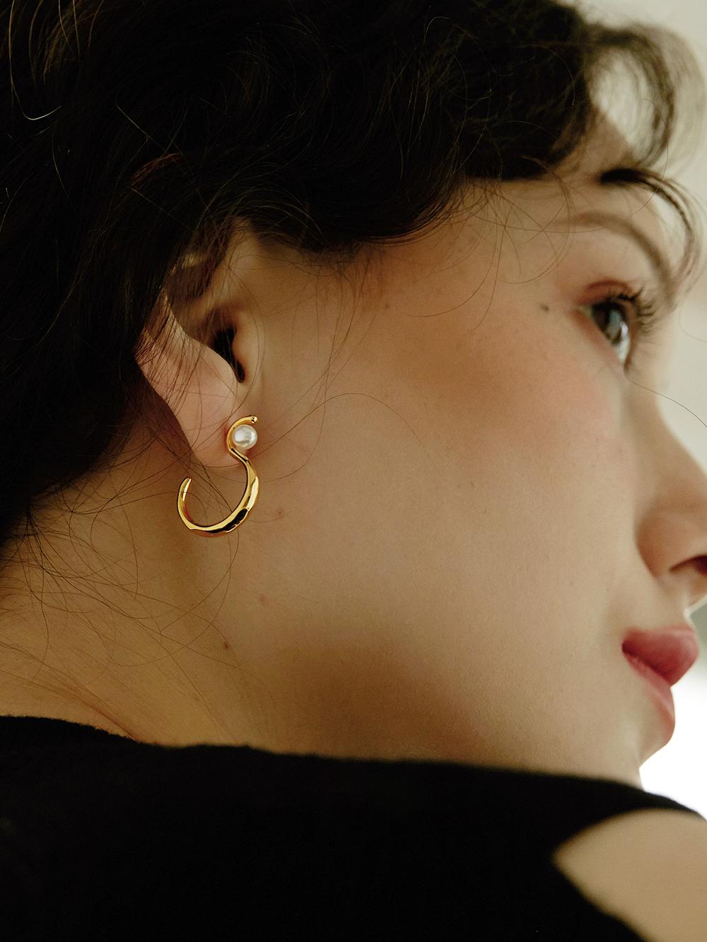 Gold Pearl Stud Earrings