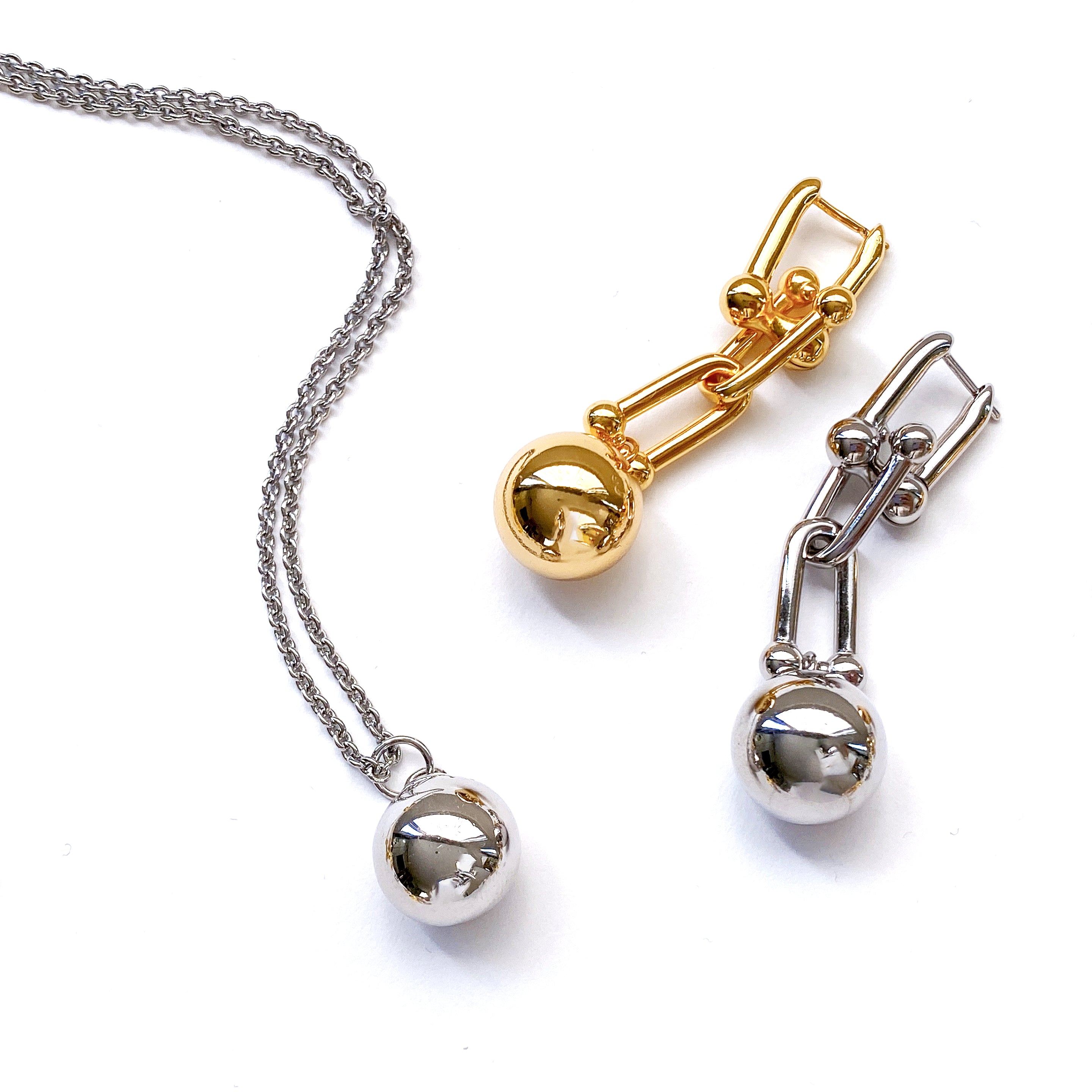 Ginevra Minimalist Sphere Charm Necklace AU750 Gold & Silver